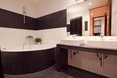 a bathroom with two sinks and a bath tub at Catalunya Executive 3 bedrooms, 3 bathrooms AC wifi in Barcelona