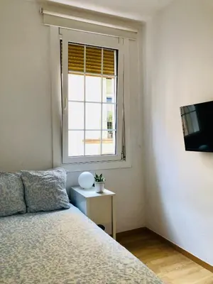 a bedroom with a bed and a window at Habitación privada junto al mar en la Barceloneta in Barcelona