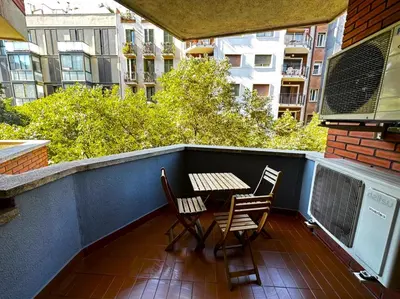 a patio with two chairs and a table on a balcony at Acogedoras habitaciones Sepulveda in Barcelona