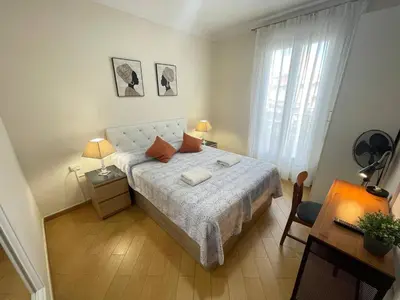 a bedroom with a pink bed with two towels on it at Habitaciones en la calle Valencia in Barcelona