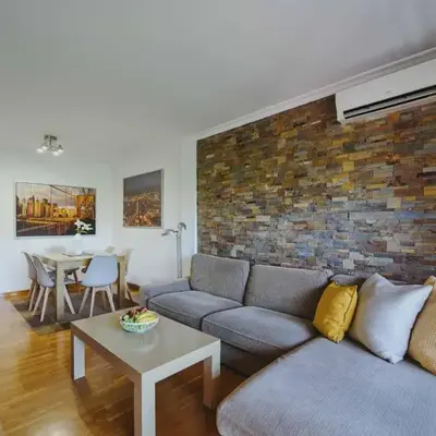 3 bedroom Huge apartament near the beach