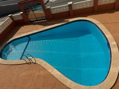 an overhead view of a blue swimming pool at Apartamento Pineda de Mar en Primera Línea in Pineda de Mar