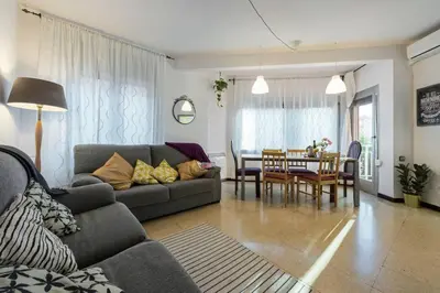 a living room with a couch and a table at 2º Apartamento 3 hab 15' Barcelona centro y 8' Playa caminando in Sant Adria de Besos