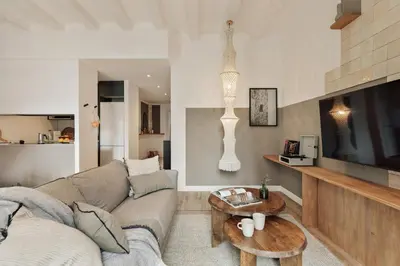 a dining room with a table and chairs at Orosi - 2 bedrooms and balcony in Poble Sec in Barcelona