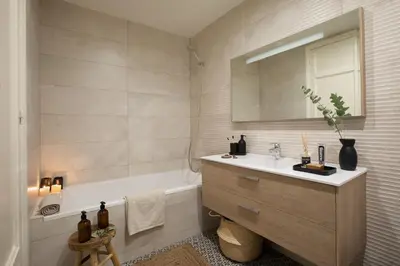 a room with a desk with a chair and a bed at Tanah - 3 bedrooms and balcony in Eixample Dreta in Barcelona