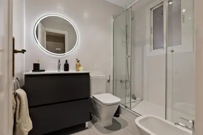 a room with a desk and a green chair at Cahuita - 2 bedrooms and office in Sants in Barcelona