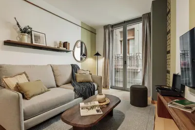 a living room with a couch and a tv at Peri - 2 bedrooms in Sant Pere in Barcelona