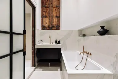a hallway with a chair and a desk in a room at Reus - 1 bedroom in Ciutat Vella in Barcelona