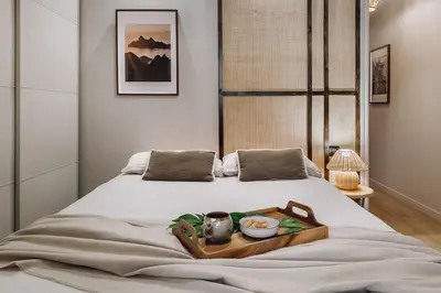 a living room with a couch and a table at Sande - 2 bedrooms and balcony in Eixample Dreta in Barcelona
