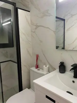 a bathroom with a toilet and a sink and a mirror at Habitación Grande en Apartamento Compartido in Sant Boi del Llobregat