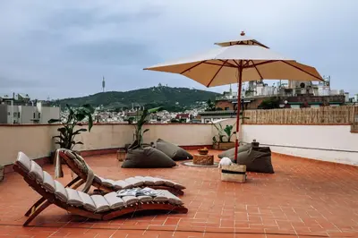 a dining room with a table and chairs at Kambove - 2 bedrooms in Eixample Dreta in Barcelona