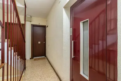 a dining room with a table and chairs at Acogedor Apartamento Centro , Cerca de Plaza España y Barcelona in Hospitalet de Llobregat