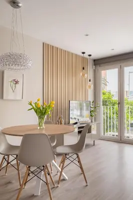a lobby with two potted plants and a glass door at Acogedor Apartamento Centro , Cerca de Plaza España y Barcelona in Hospitalet de Llobregat