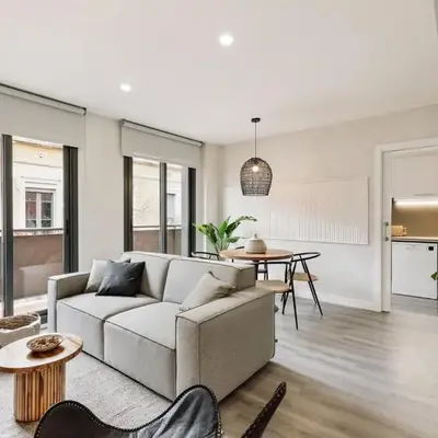 Falco - 2 bedrooms with shared pool in Les Corts