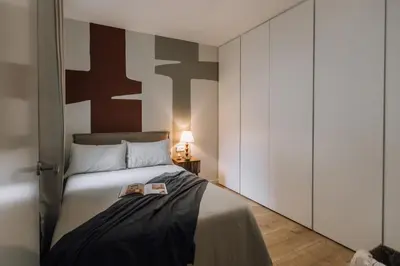 a balcony with a table and chairs and a view of a building at Sultan - 2 bedrooms and terrace in Eixample Dreta in Barcelona