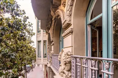 a bedroom with a bed and a table with a lamp at Ebro - 3 bedrooms in Gràcia in Barcelona
