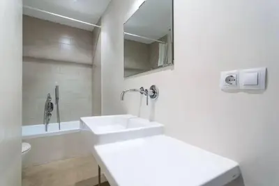a white bathroom with a sink and a tub at Charmant appartement à Vila de Gracia Barcelone in Barcelona