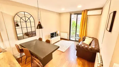 a living room with a table and a couch at Charmant appartement à Vila de Gracia Barcelone in Barcelona