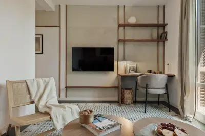 a room with a desk with a chair and a television at Alaju - 3 bedrooms and balcony in Les Corts in Barcelona