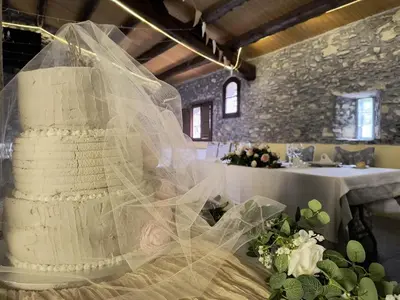 a wedding cake in a room with two tables at Hostal Rural Mas Blanc in San Martín de Centellas