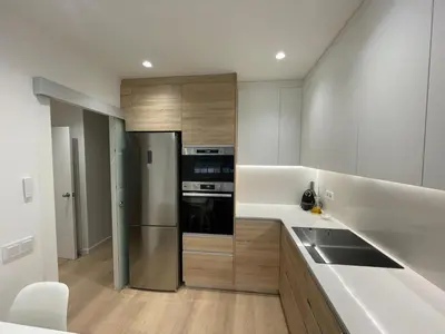 a kitchen with a stainless steel refrigerator and a sink at Habitación Winahost Sant Cugat in Sant Cugat del Vallès