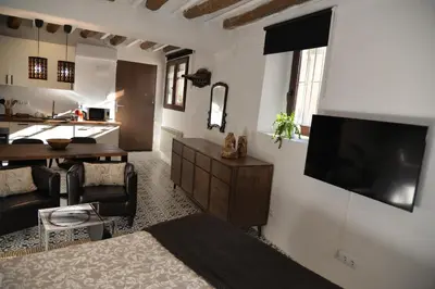 a living room with a television on a wall at Barcelona Badalona Relax PLAYA y METRO in Badalona