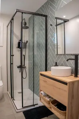 a bathroom with a shower with a sink and a mirror at Apartamento - Recinto Modernista in Barcelona