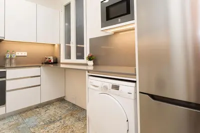 a kitchen with white cabinets and a dishwasher at Apartamento de Lujo 7 Hab con balcón en Gran Vía -Grupos hasta 14 - 8min a pie Passeig Gràcia in Barcelona
