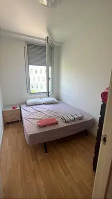 a bed in a room with a window at Habitación mediana in Santa Coloma