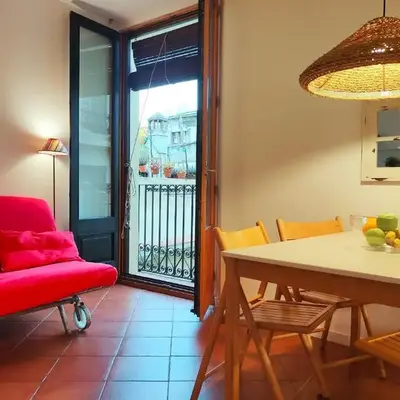 R.G. Central Tranquil 1BR apt. 2BEDS. La Rambla