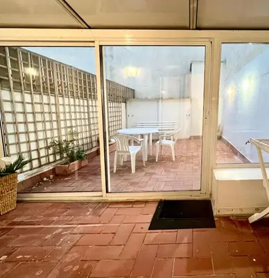 a view of a patio with a table and chairs at Acojedor apartamento, centro con patio in Sabadell