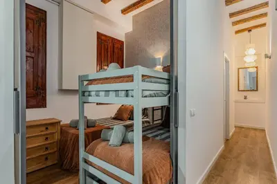 a bedroom with two bunk beds in a room at Amplio Apartamento en Barcelona in Barcelona