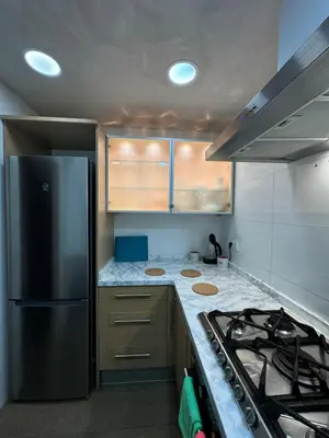 a kitchen with a stainless steel refrigerator and a stove at Una estancia temporal en un sitio ideal y céntrico de Barcelona in Barcelona