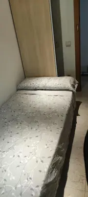 a small bed in a room with at Habitación en piso compartido in Terrassa