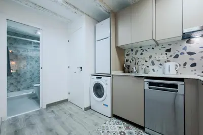 a kitchen with a washing machine and a washer at Acogedor y céntrico Estudio 1 in Barcelona