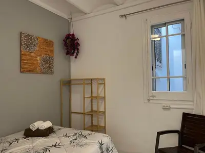 a bedroom with a bed and a window at Apartamento Fira Barcelona, 20' Barcelona centro, 4 hab - 8 pers in Hospitalet de Llobregat