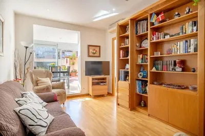 a living room with a couch and book shelves at Magnífico apartamento en el centro in Barcelona