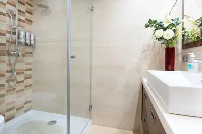 a bathroom with a shower and a sink at Magnífico apartamento en el centro in Barcelona