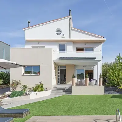 Fantástica casa en alquiler con piscina en Vilanova i la Geltrú