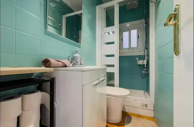a bathroom with a white sink and a toilet at Apartamento en Barcelona Pau sans in Hospitalet de Llobregat