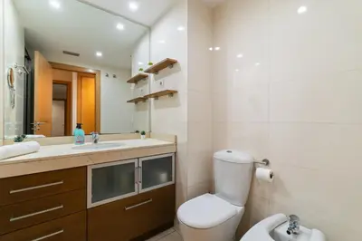 a bathroom with a toilet and a sink at Carol Suites Fira Barcelona Habitaciones privadas en apartamento in Hospitalet de Llobregat
