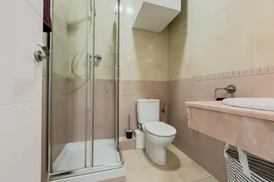 a bathroom with a shower and a toilet and a sink at Habitación 6 con baño junto a Las Ramblas in Barcelona
