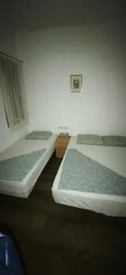 two twin beds in a room withthritisthritisthritisthritisthritisthritisthritisthritisthritis at Playa de Sant Adrià de Besòs in Sant Adria de Besos