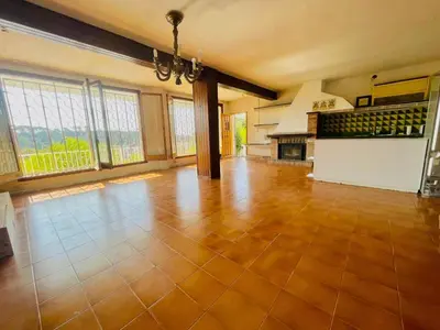 a large living room with a wooden floor and windows at Villa Agaporni in Senmanat