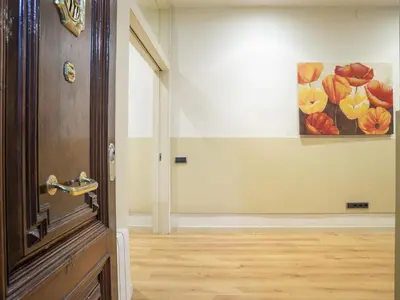 a door in a room with a painting on the wall at Apartamento en el centro de Barcelona! in Barcelona
