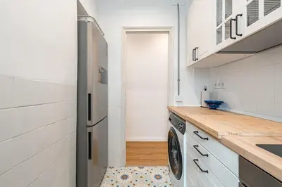 a kitchen with a refrigerator and a washer at Apartamento reformado de 3 habitaciones en Sagrada Familia in Barcelona