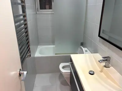 a bathroom with a sink and a toilet and a bath tub at Apartamento Mallorca, muy cerca de la playa in Sitges