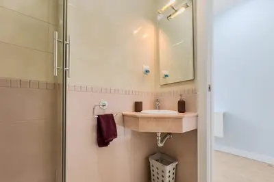 a bathroom with a sink and a glass shower at Habitación 5 con baño junto al Palau Güell in Barcelona