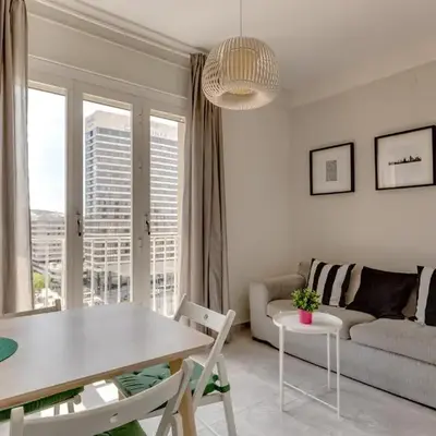 4 Bedroom High-Rise Apartment Amazing views!