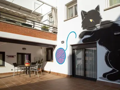 a mural of a cat on the side of a building at Cal Negri in Vilafranca del Penedès
